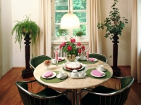 Okrugli trpezarijski sto - za prijatnu atmosferu u domu